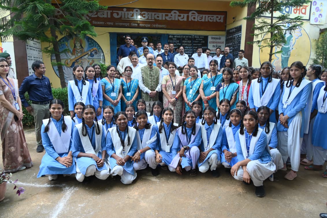 राज्यपाल श्री रमेन डेका