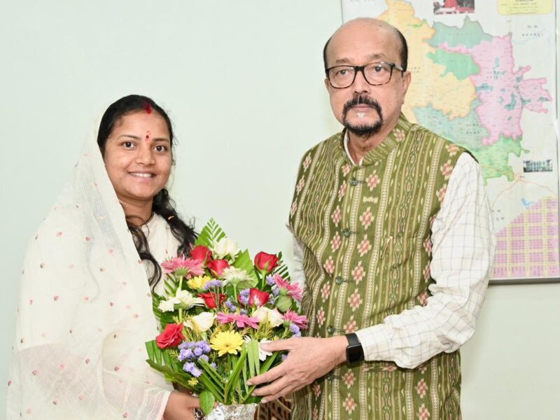 लक्ष्मी राजवाड़े रमेन डेका भेंट