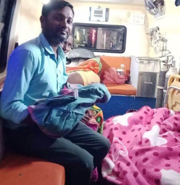 एम्बुलेंस बनी जन्मस्थली