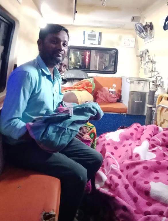 एम्बुलेंस बनी जन्मस्थली