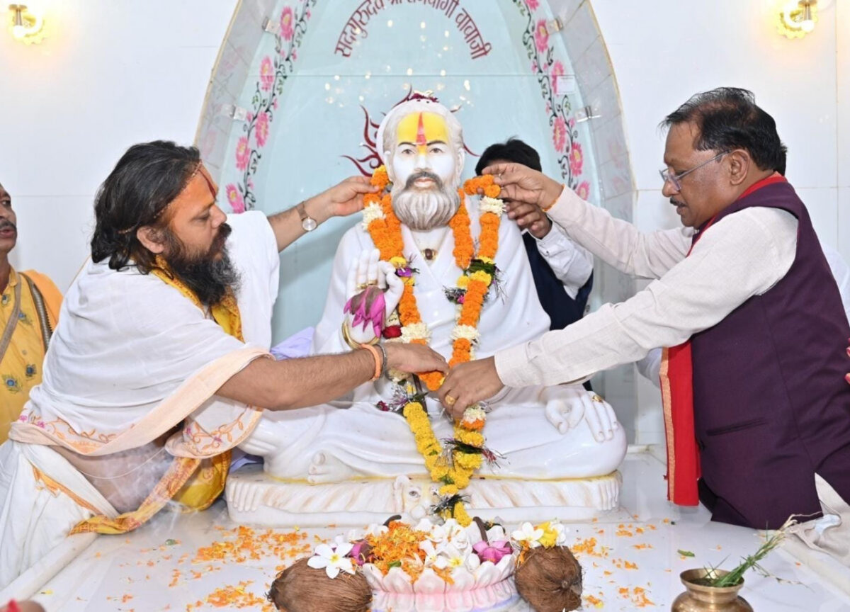 श्रद्धांजलि अर्पित