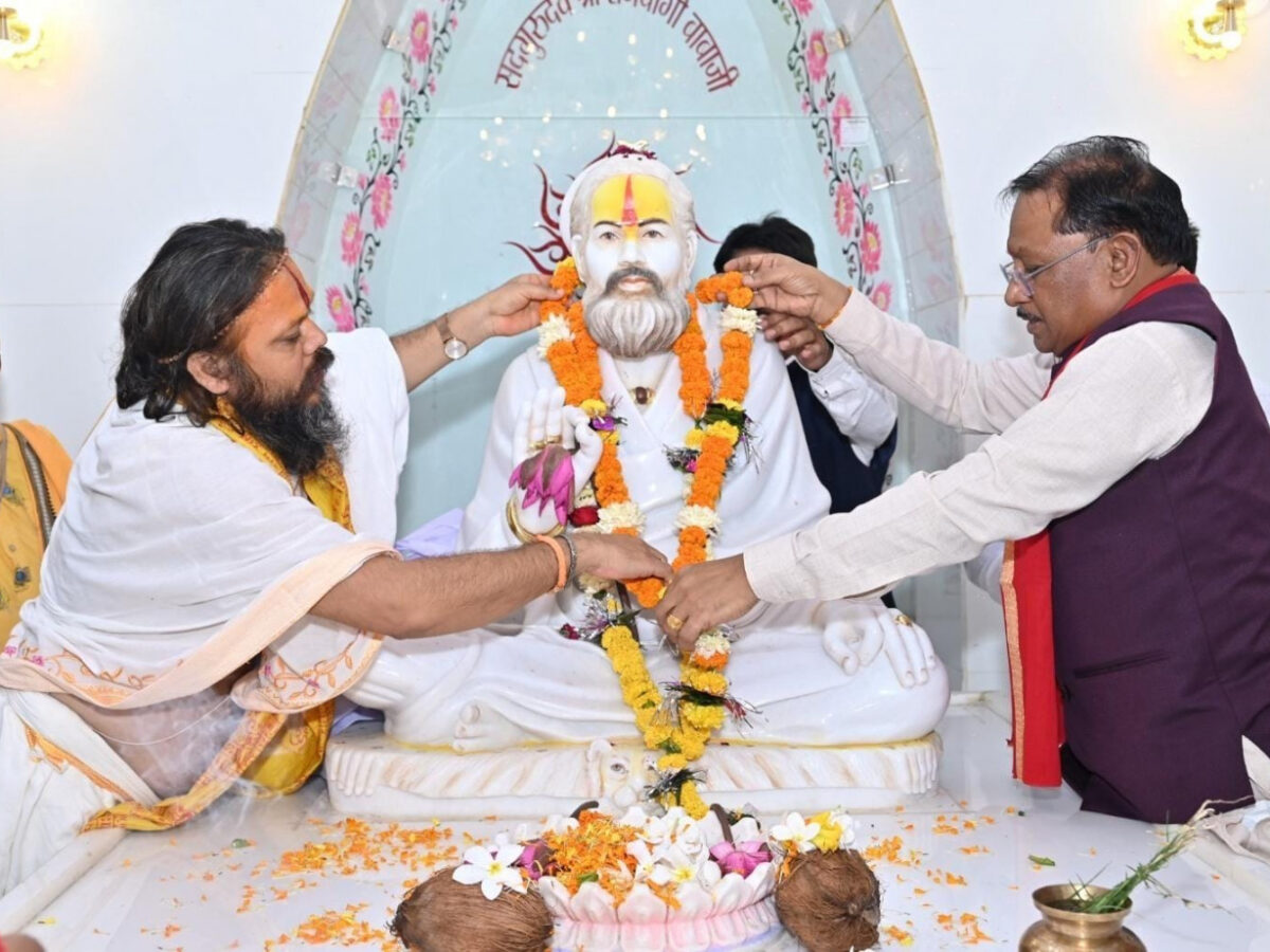 श्रद्धांजलि अर्पित