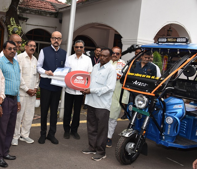 राज्यपाल श्री रमेन डेका