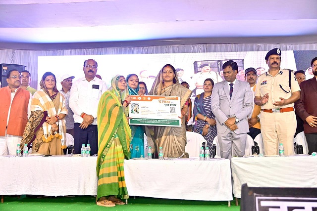 मंत्री श्रीमती लक्ष्मी राजवाड़े