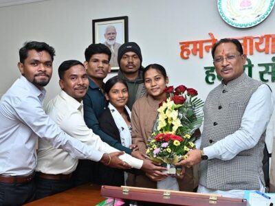 मुख्यमंत्री श्री साय से आदर्श पोस्ट मैट्रिक आदिवासी बालक छात्रावास प्रतिनिधिमंडल की सौजन्य भेंट