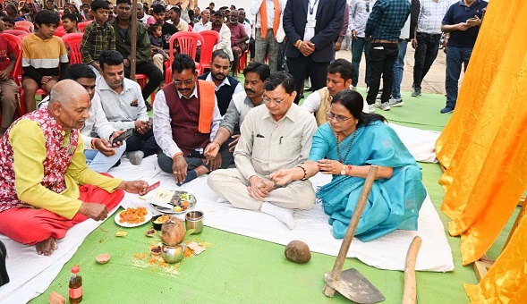 उद्योग मंत्री श्री लखन लाल देवांगन