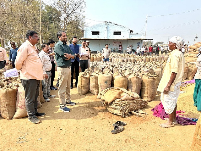 धान खरीदी कलेक्टर के निरीक्षण