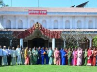 राज्यपाल के गोद ग्राम टेमरी के ग्रामीणों ने किया लोकभवन का भ्रमण