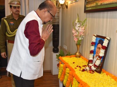 राज्यपाल श्री डेका ने वीर विनायक दामोदर सावरकर को श्रद्धांजलि दी