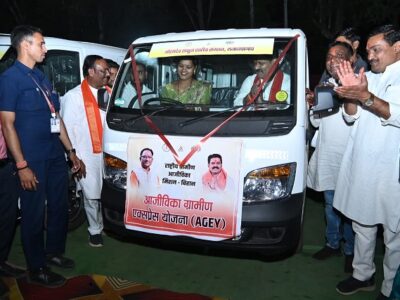 कबीरधाम में ‘दीदियों’ ने संभाली स्टीयरिंग, उपमुख्यमंत्री श्री शर्मा बने पैसेंजर