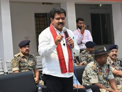 उपमुख्यमंत्री श्री विजय शर्मा ने पुनर्वास केंद्र दंतेवाड़ा में युवाओं से की मुलाकात