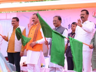 CM साय ने दी 370 नई गाड़ियों की सौगात, बच्चों के लिए ‘चलता-फिरता ICU’ शुरू