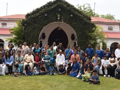 लोकभवन पहुंचे ‘स्पेशल’ बच्चे, राज्यपाल ने नीले गुब्बारे उड़ाकर दिया बड़ा संदेश