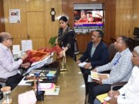 राज्यपाल ने कोसा नवाचार और बुनकरों के आर्थिक सशक्तिकरण पर दिया जोर