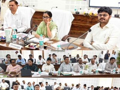 संभाग स्तरीय समीक्षा बैठक में कृषि योजनाओं की प्रगति पर जोर