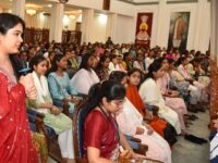 राज्यपाल डेका ने छात्राओं से संवाद कर बढ़ाया उत्साह