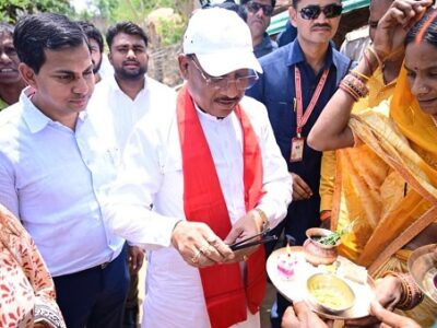ग्रामीण के न्योते पर पहुंचे मुख्यमंत्री, PM आवास से साकार हुआ सपना