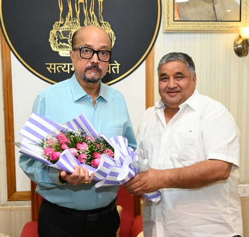 राज्यपाल रमेन डेका