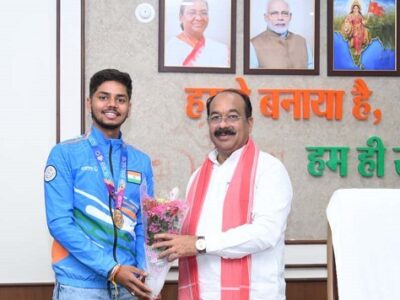 उप मुख्यमंत्री अरुण साव से अंतरराष्ट्रीय शूटर दिव्यांशु की मुलाकात