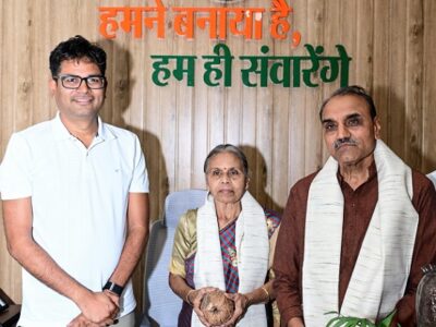 वित्त मंत्री ओपी चौधरी ने पद्मश्री डॉ. गोडबोले दंपति का किया आत्मीय अभिनंदन