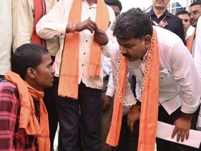 उप मुख्यमंत्री विजय शर्मा ने दिव्यांग नंदकुमार को स्कूटी प्रदान की