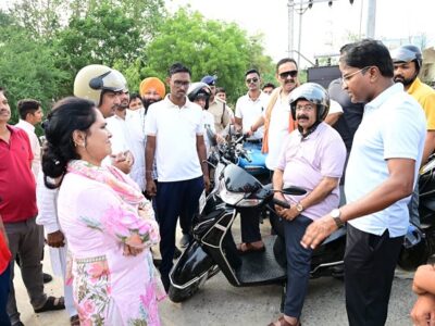 स्कूटी से शहर का निरीक्षण करने निकले उप मुख्यमंत्री श्री अरुण साव