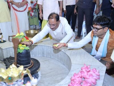 सीएम विष्णुदेव साय ने कैलाशपति धाम में किया जलाभिषेक