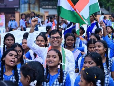 करीब 200 फीट लंबे तिरंगे के साथ उमड़ा जनसैलाब, वित्त मंत्री श्री ओ.पी. चौधरी हुए शामिल
