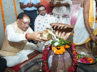 मुख्यमंत्री श्री विष्णुदेव साय ने बाबा कर्मेश्वर का किया रुद्राभिषेक