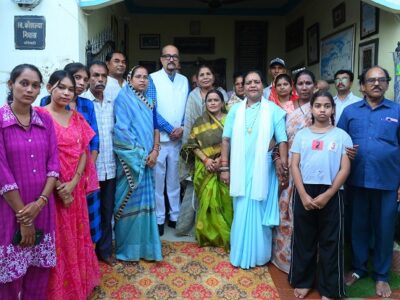 राज्यपाल श्री रमेन डेका ने पद्म विभूषण स्व. डॉ. तीजन बाई के गृह ग्राम गनियारी पहुंचकर दी श्रद्धांजलि