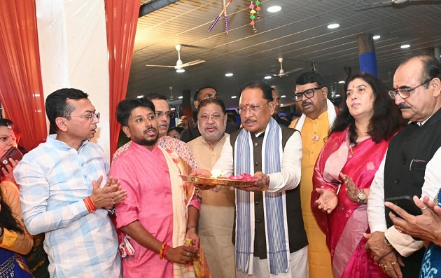 मुख्यमंत्री निवास में गरबा